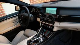 BMW Seria 5 F10-F11 Limuzyna M550d xDrive 381KM - galeria redakcyjna - kokpit