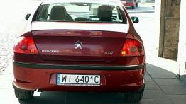 Peugeot 407 2.0 HDI Sport - tył - reflektory włączone