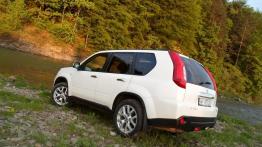 Nissan X-Trail II Terenowy 2.0 dCi 150KM - galeria redakcyjna - lewy bok