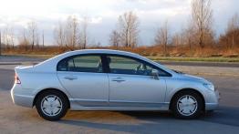 Honda Civic VII Sedan 1.3 IMA 83KM - galeria redakcyjna - prawy bok