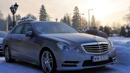 Mercedes Klasa E W212 Limuzyna 500 BlueEFFICIENCY 408KM - galeria redakcyjna - widok z przodu