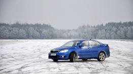 Skoda Octavia RS - lotnisko - galeria redakcyjna - lewy bok