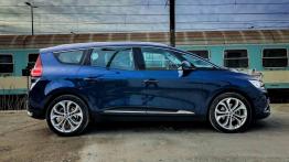 Renault Grand Scenic 1.5 dCi Hybrid Assist 110 KM - galeria redakcyjna - prawy bok