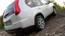 Nissan X-Trail II Terenowy 2.0 dCi 150KM - galeria redakcyjna - widok z tyłu