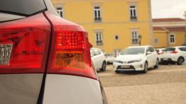 Toyota Auris  KM - galeria redakcyjna - prawy tylny reflektor - włączony