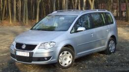 Volkswagen Touran (2007) 2.0 TDI 140 KM - galeria redakcyjna - widok z przodu