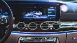 Mercedes-Benz Klasa E 220d (2016) - galeria redakcyjna - ekran systemu multimedialnego