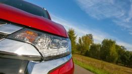 Mitsubishi Outlander Facelifting (2016) - galeria redakcyjna - lewy przedni reflektor - wyłączony