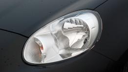 Nissan Micra IV Hatchback 5d  KM - galeria redakcyjna - lewy przedni reflektor - wyłączony