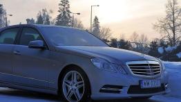 Mercedes Klasa E W212 Limuzyna 500 BlueEFFICIENCY 408KM - galeria redakcyjna - przód - inne ujęcie