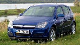 Opel Astra III 1.8 16V Cosmo - galeria redakcyjna - widok z przodu