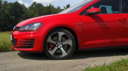 Volkswagen Golf VII GTI 5d 2.0 TSI - galeria redakcyjna - lewe przednie nadkole