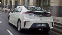 Opel Ampera - wersja przedprodukcyjna - tył - reflektory włączone