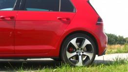 Volkswagen Golf VII GTI 5d 2.0 TSI - galeria redakcyjna - lewe tylne nadkole