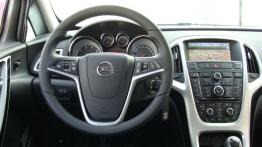 Opel Astra J GTC - galeria redakcyjna - kokpit