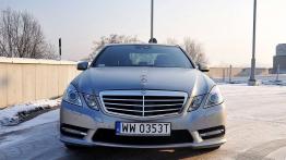 Mercedes Klasa E W212 Limuzyna 500 BlueEFFICIENCY 408KM - galeria redakcyjna - widok z przodu