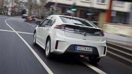 Opel Ampera - wersja przedprodukcyjna - tył - reflektory włączone