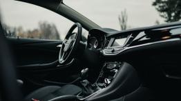 Opel Astra 1.5 Diesel 122 KM - galeria redakcyjna - widok ogólny wn?trza z przodu