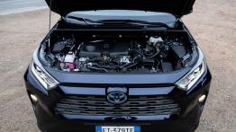 Toyota RAV4 2.5 Hybrid Dynamic Force 218 KM - galeria redakcyjna - maska otwarta