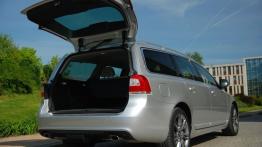 Volvo V70 III Facelifting 2.0 D4 - galeria redakcyjna - tył - bagażnik otwarty