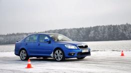 Skoda Octavia RS - lotnisko - galeria redakcyjna - prawy bok