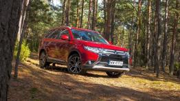 Mitsubishi Outlander Facelifting (2016) - galeria redakcyjna - widok z przodu