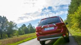 Mitsubishi Outlander Facelifting (2016) - galeria redakcyjna - widok z tyłu