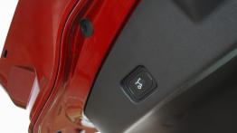 Ford Mondeo V - galeria redakcyjna - przycisk do zamykania bagażnika