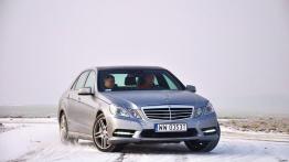 Mercedes Klasa E W212 Limuzyna 500 BlueEFFICIENCY 408KM - galeria redakcyjna - widok z przodu