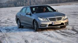 Mercedes Klasa E W212 Limuzyna 500 BlueEFFICIENCY 408KM - galeria redakcyjna - widok z przodu