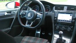 Volkswagen Golf VII GTI 5d 2.0 TSI - galeria redakcyjna - kokpit