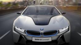 BMW i8 Concept - przód - reflektory włączone