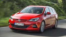 Opel Astra J Sports Tourer Facelifting