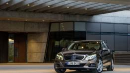 Mercedes E 300 BlueTEC HYBRID Facelifting - widok z przodu