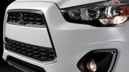 Mitsubishi Outlander Sport Facelifting - przód - inne ujęcie