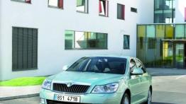 Skoda Octavia II Hatchback Facelifting - widok z przodu