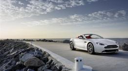 Aston Martin V8 Vantage Facelifting - widok z przodu