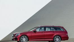 Mercedes E 250 kombi Facelifting - lewy bok