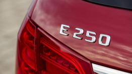 Mercedes E 250 kombi Facelifting - emblemat