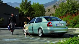 Skoda Octavia II Hatchback Facelifting - widok z tyłu