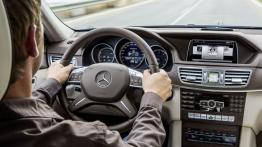 Mercedes E 300 BlueTEC HYBRID Facelifting - kokpit