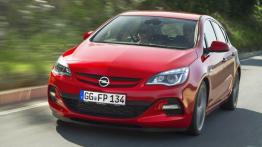 Opel Astra IV Hatchback 5d Facelifting BiTurbo - widok z przodu