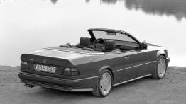 Mercedes Klasa E 1991 Cabrio - widok z tyłu