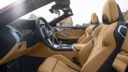 BMW M8 Cabrio - widok ogólny wn?trza z przodu