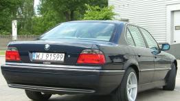 BMW Seria 7 E38 Sedan - galeria społeczności - widok z tyłu