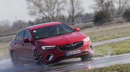 Opel Insignia GSi - widok z przodu