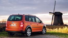 Volkswagen Touran Cross - widok z tyłu