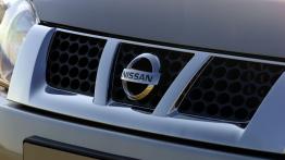 Nissan Pickup - grill