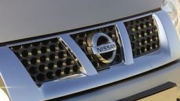 Nissan Pickup - grill