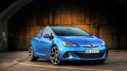 Opel Astra IV OPC - widok z przodu